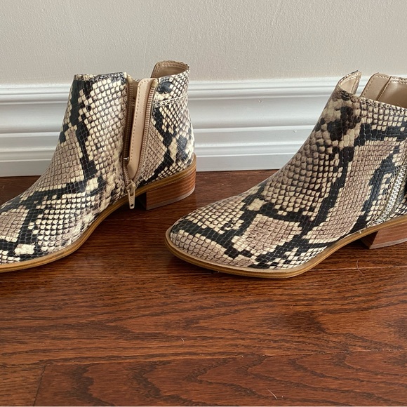 Aldo Faux Snakeskin Ankle Boots Size 6.5 NWT - Picture 2 of 5